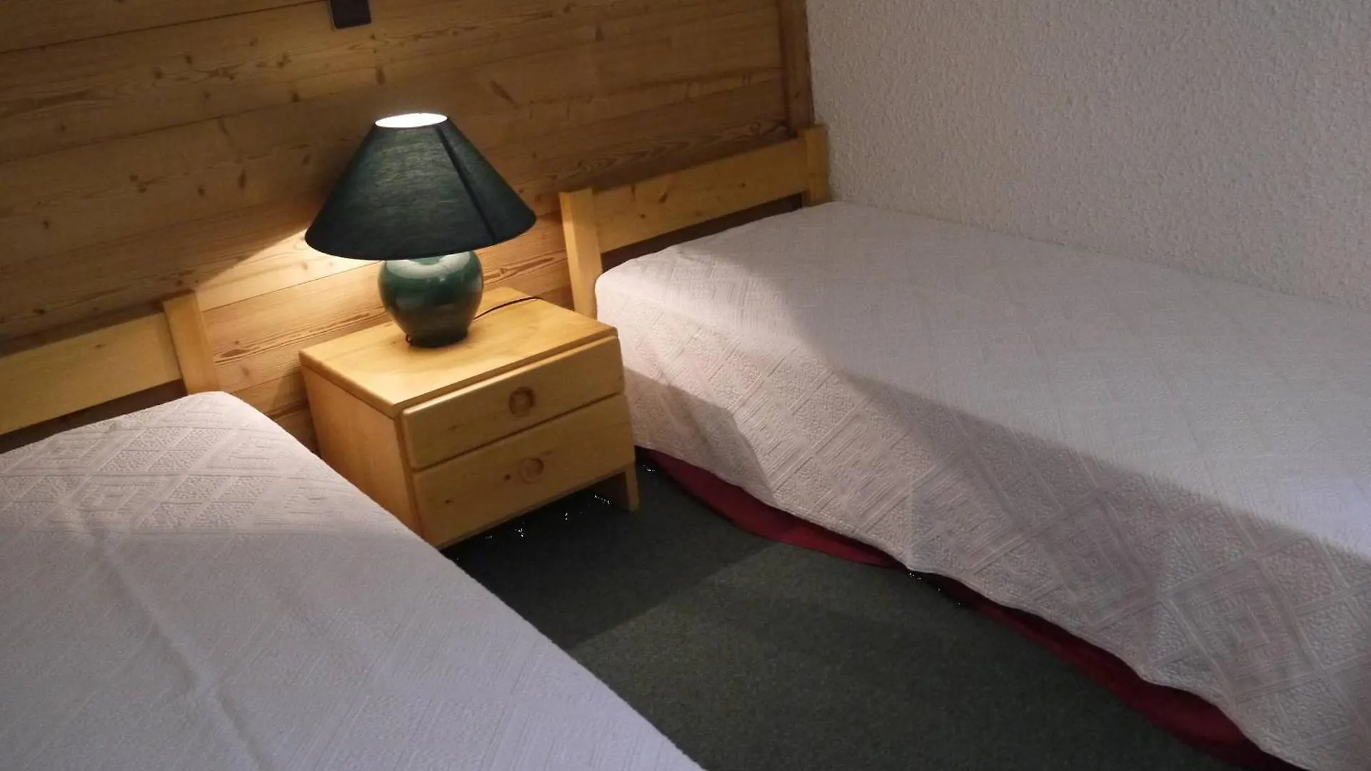 Appartement A Meribel, Au Pied Des Pistes, Avec Balcon Et Casier A Skis - Fr-1-355-137 France