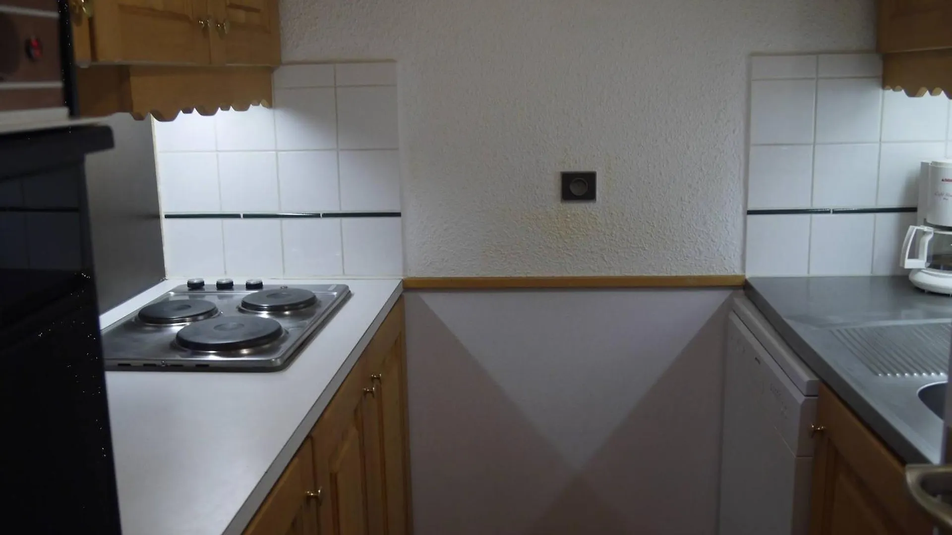 Appartement A Meribel, Au Pied Des Pistes, Avec Balcon Et Casier A Skis - Fr-1-355-137 Meribel